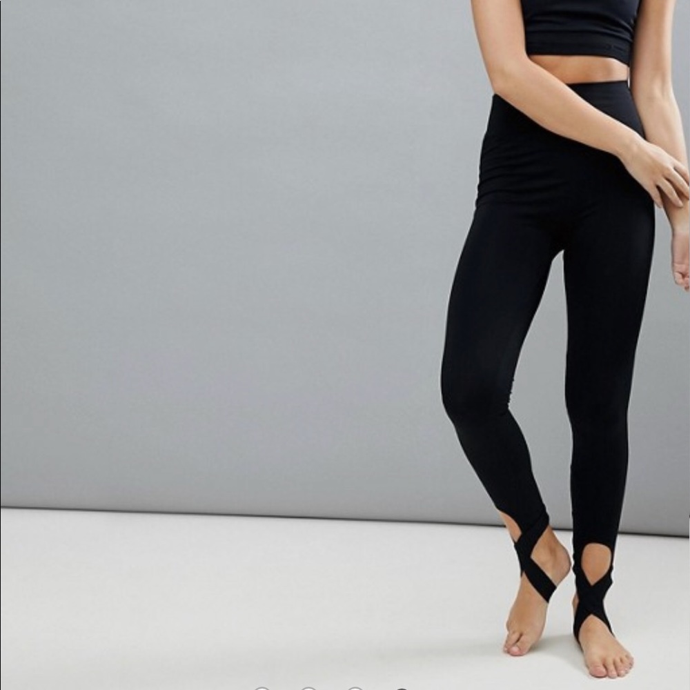 NWOT ASOS Cutout Stirrup Legging in Black